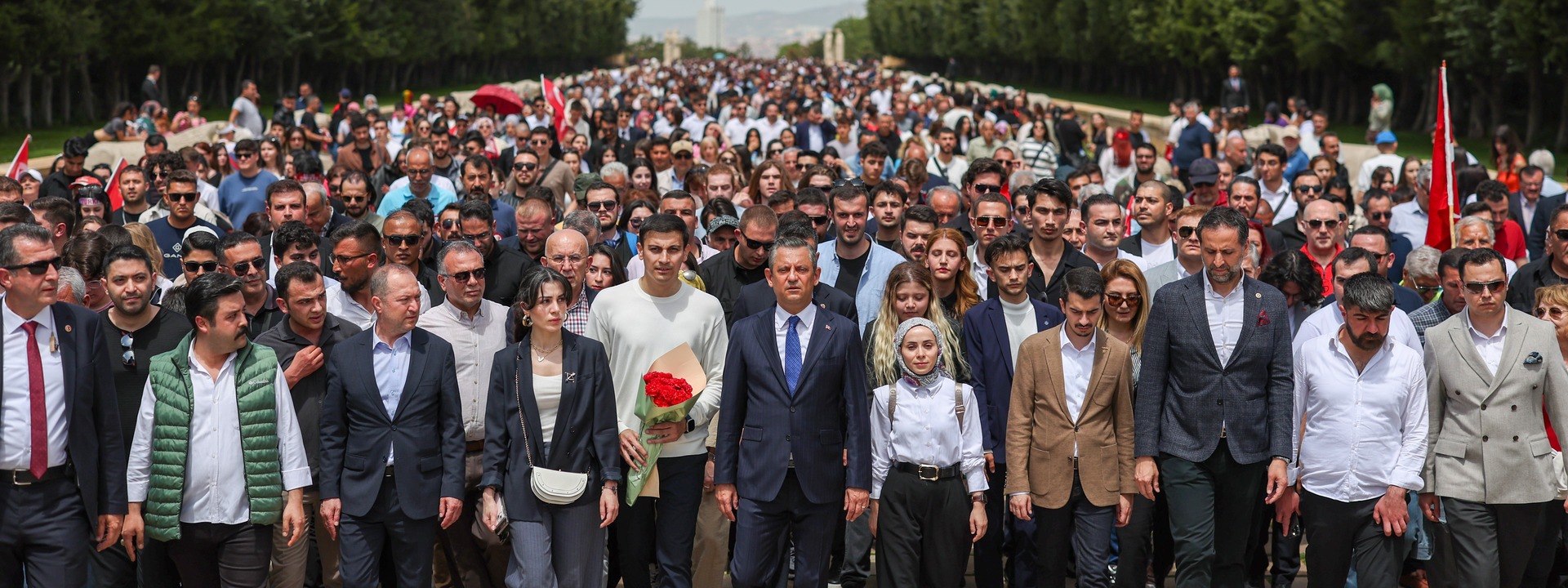 CHP Genel Başkanı Özgür Özel’in seçim sonuçları üzerine siyasette yumuşama ziyaretleri