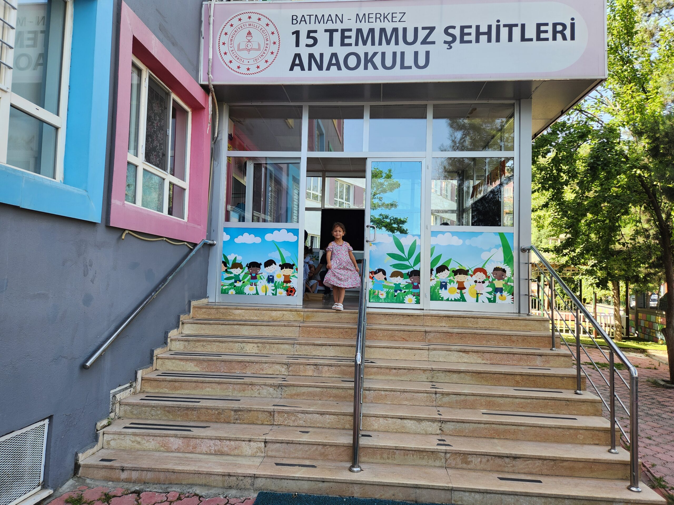 Tüm Yurtta Karne Heyecanı Yaşanıyor