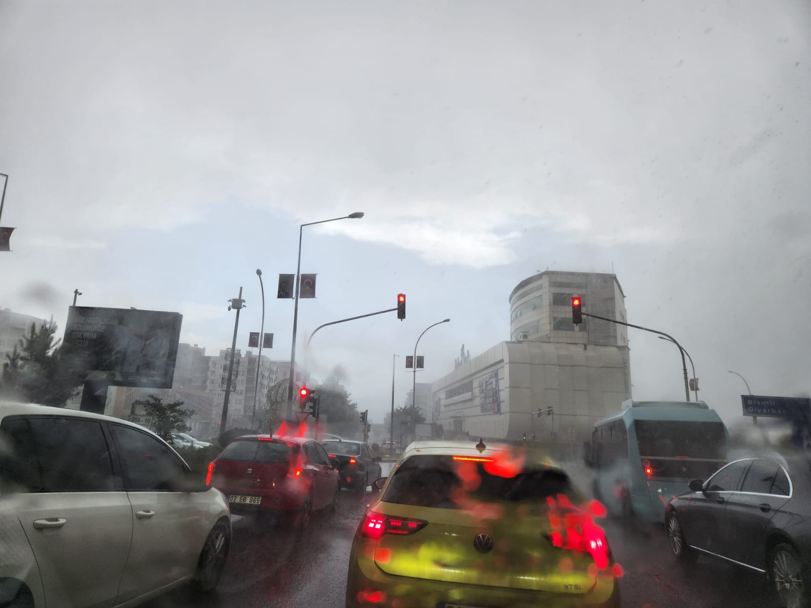 Batman’da Şiddetli Yağmur ve Dolu Hayatı Felç Etti