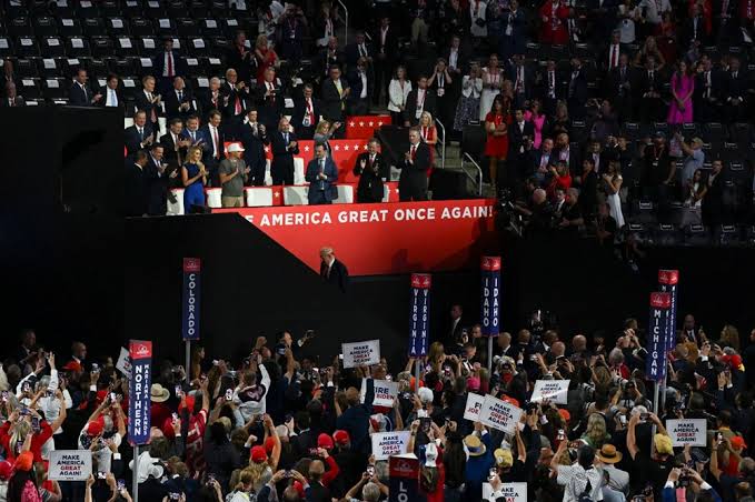 Trump Saldırı Sonrası İlk Kez Kürsüde: “Muazzam Bir Başkanlık Zaferi Kazanacağız”