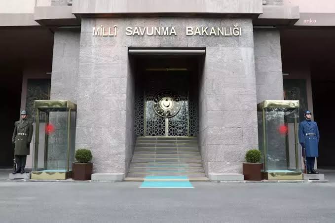 PKK’dan Kaçan Örgüt Üyesi Başkale Karakoluna Teslim Oldu