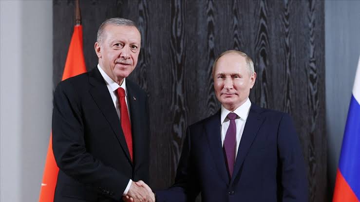 Putin: “Cumhurbaşkanı Erdoğan ile Ekim’de Kazan’daki BRICS Zirvesi’nde Görüşeceğiz”