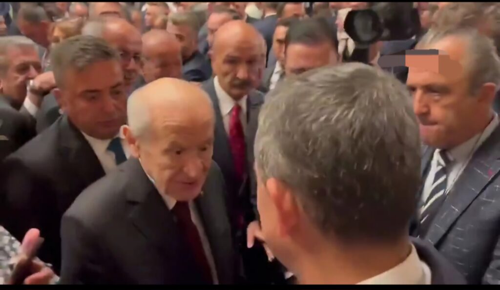 Bahçeli ve Özel’in TBMM Açılışındaki Görüşmesi Tartışmalara Neden Oldu