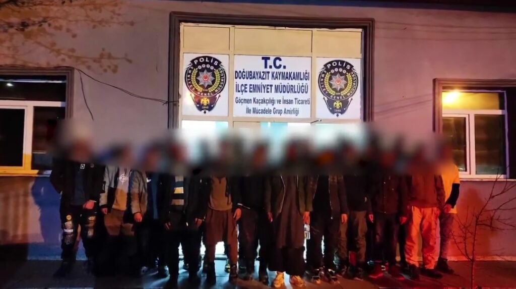 İçişleri Bakanlığı, “KALKAN-32” Operasyonunda 1.626 Düzensiz Göçmen ve 55 Organizatör Yakalandı