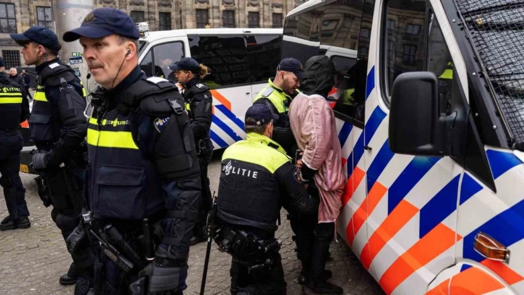 Hollanda’da İsrailli Taraftarlara Saldırı: 10 Yaralı, İsrail Vatandaşlarını Tahliye Ediyor