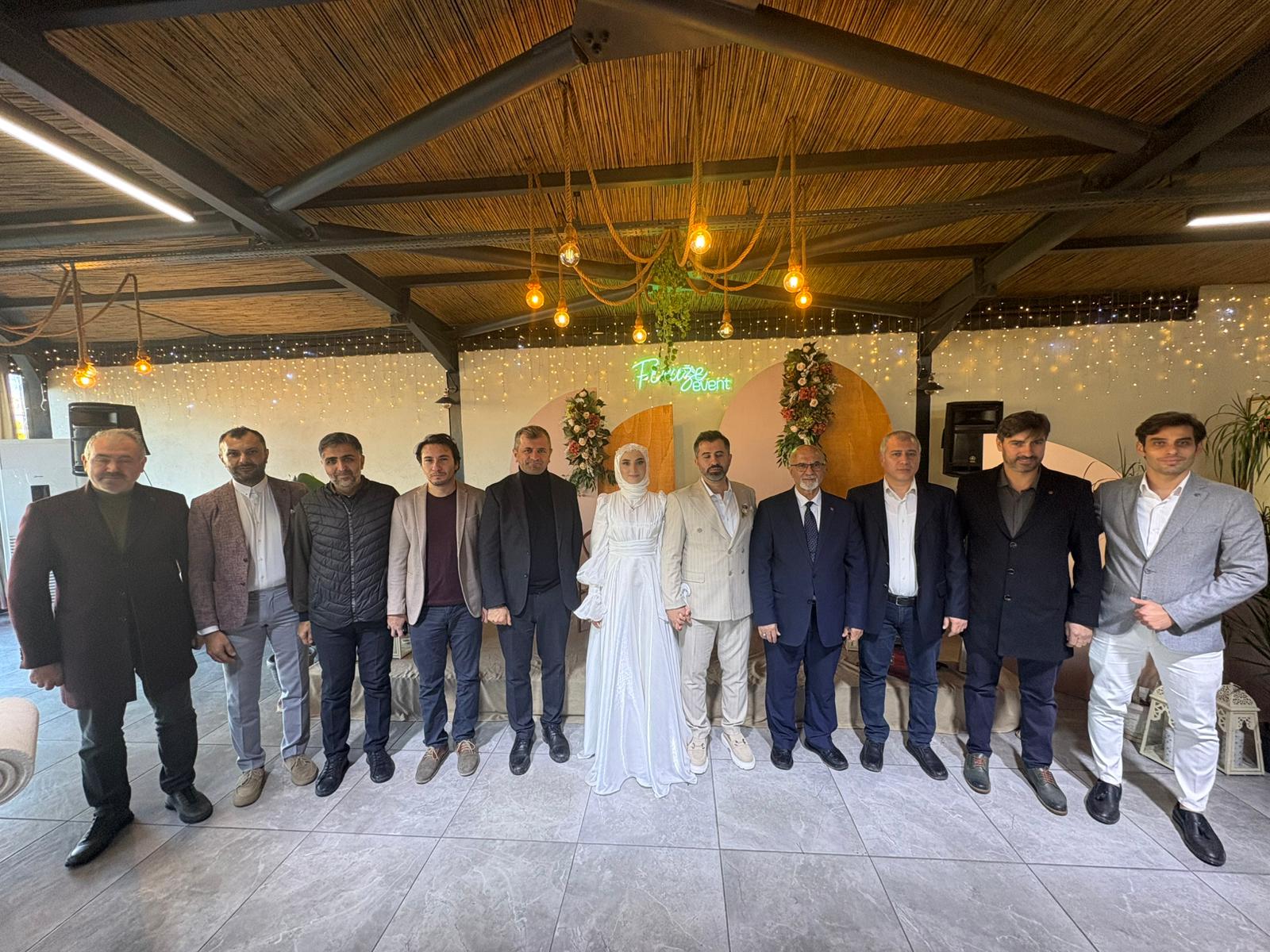 Liberal Parti Genel Başkanı Zübeyir Gülabi, Adapazarı’nda Mutlu Bir Gün Yaşadı: Erdem Varol’un Düğün Törenine Katıldı