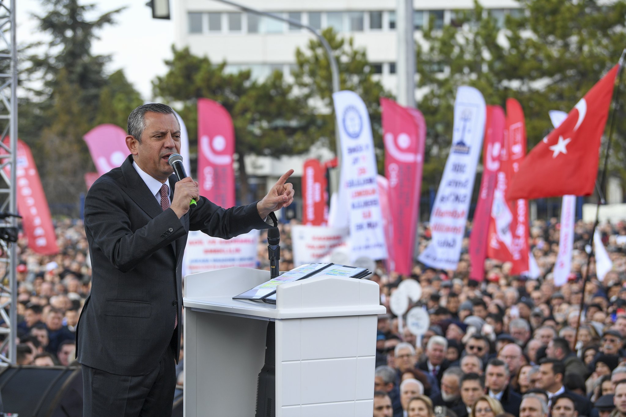 CHP Genel Başkanı Özgür Özel’den Erdoğan’a Sert Mesaj: “Geçim Yoksa Seçim Var!”