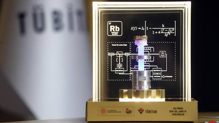 Cumhurbaşkanı Erdoğan’a Atomik Saat Takdim Edildi