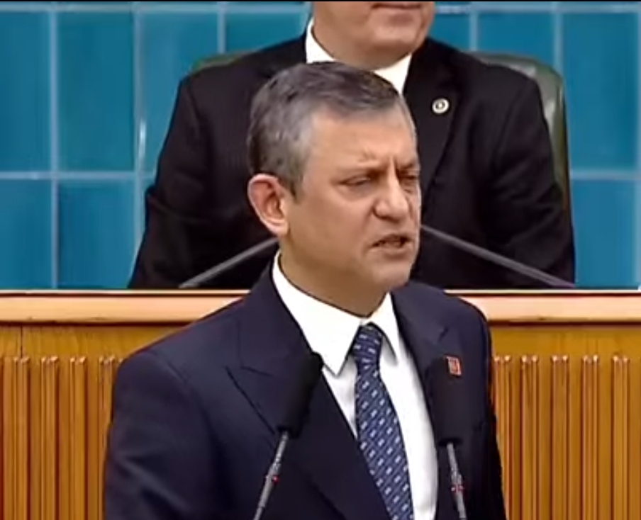 Özgür Özel: “Korku İklimine Teslim Olmayalım”