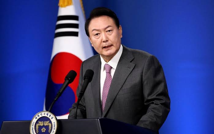 Güney Kore’de Tarihi Gözaltı: İsyanla Suçlanan Eski Başkan Yoon Suk Yeol Tutuklandı