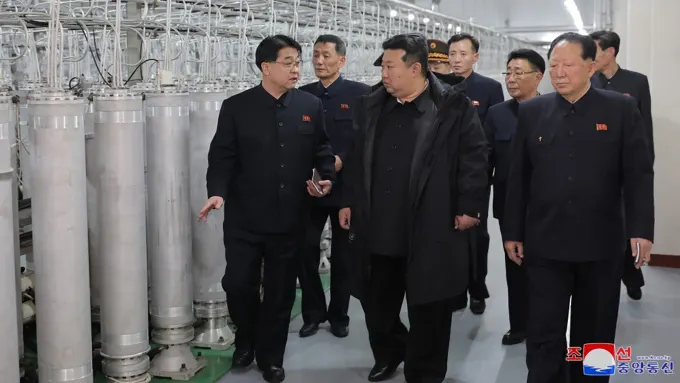 Kuzey Kore Lideri Kim Jong Un Nükleer Tesisleri Denetledi