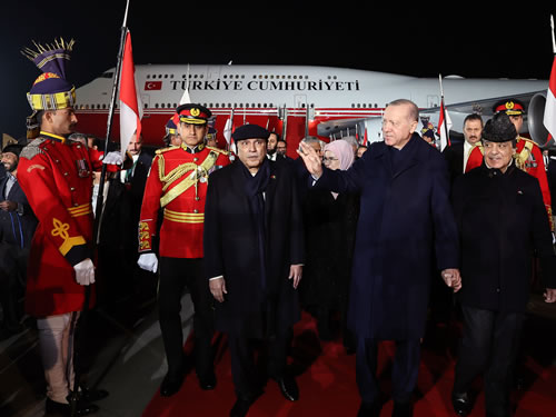Cumhurbaşkanı Erdoğan Pakistan’da Resmi Temaslarda Bulunuyor