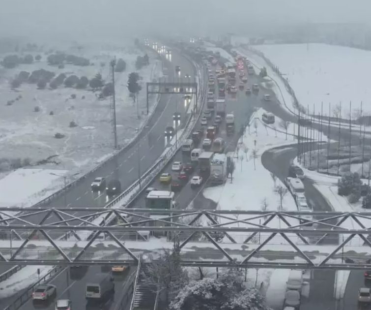 İstanbul’da Kar Yağışı Nedeniyle 7 İlçede Eğitime 1 Gün Ara Verildi