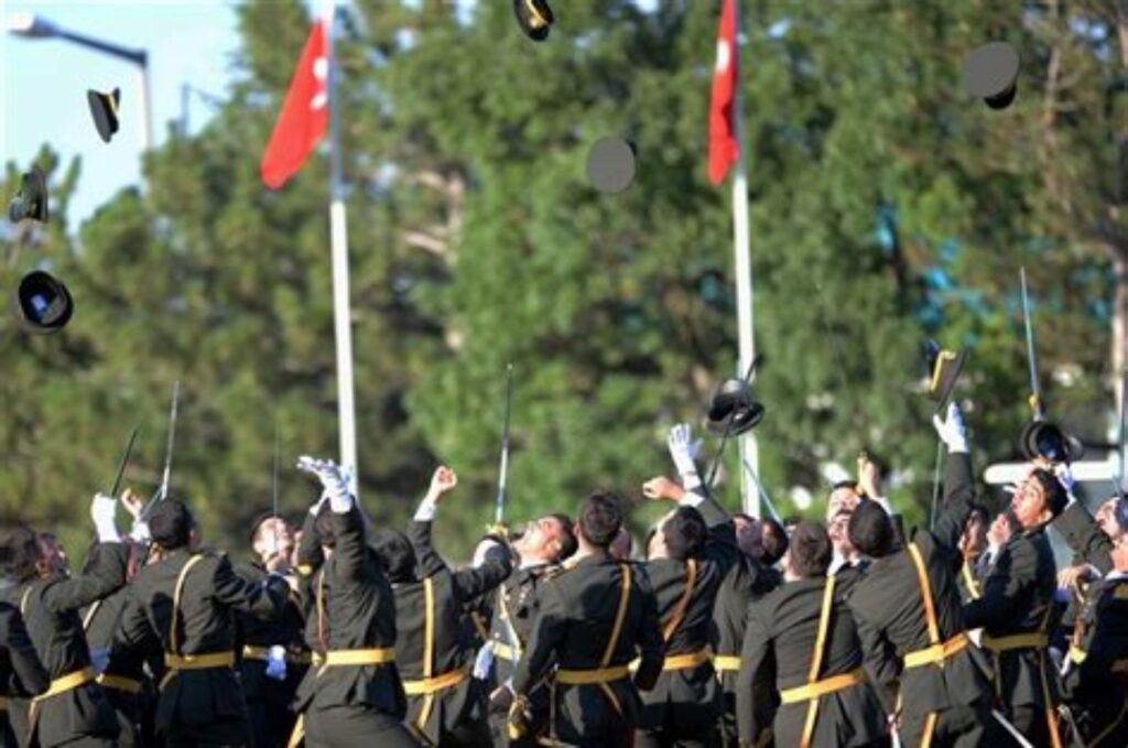 MSB’den Teğmenler Hakkındaki İddialara Yanıt: Disiplinsizlik Nedeniyle Cezalandırıldılar
