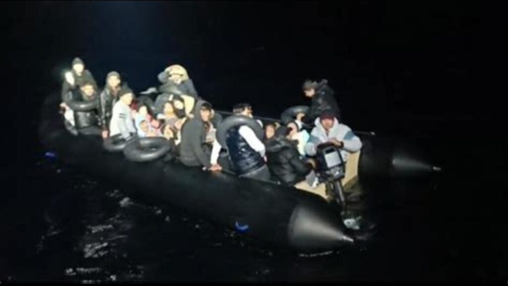 İzmir Açıklarında Göçmen Faciası: 27 Kişi Kurtarıldı, 6 Kişi Hayatını Kaybetti