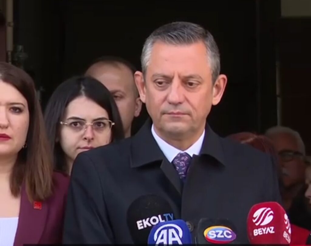 CHP Genel Başkanı Özgür Özel’den Sert Tepki: “Saray Rejimi, Korku Düzeniyle Sindirmeye Çalışıyor, Ama Biz Yılmayacağız”