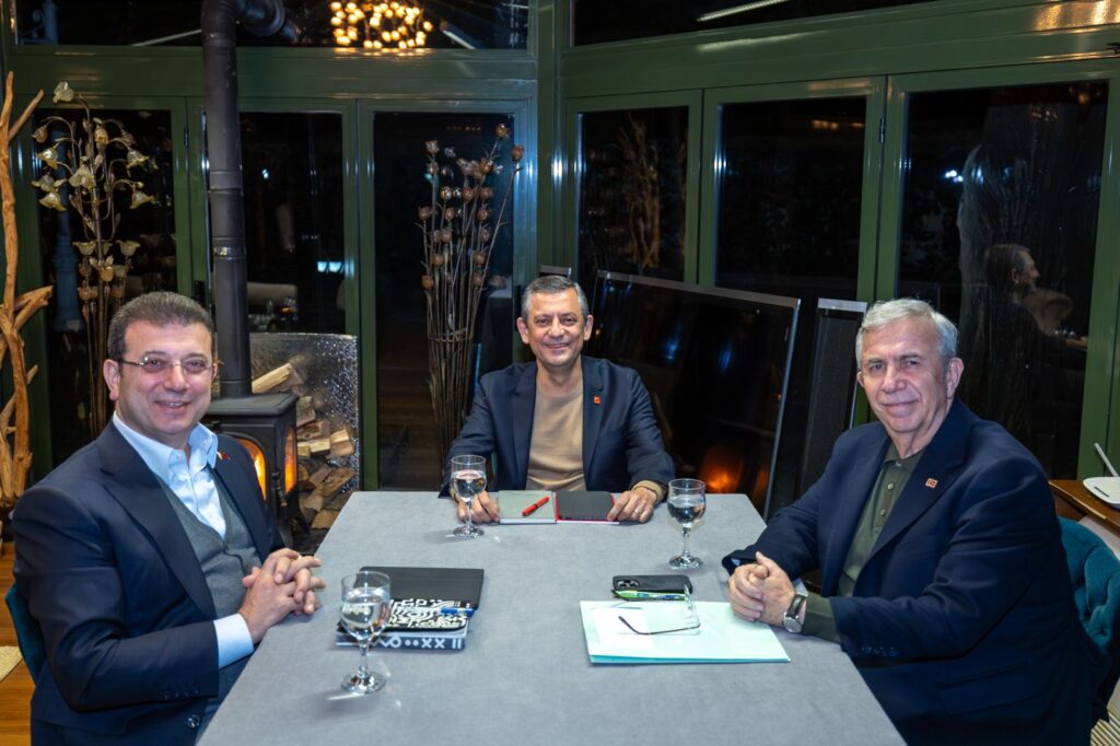 CHP’de Ön Seçim Zirvesinde Şok Gelişme: Mansur Yavaş Adaylık İçin Katılmayacak