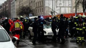 Almanya’nın Münih Şehrinde Otomobil Kalabalığa Dalıp 15 Kişiyi Yaraladı