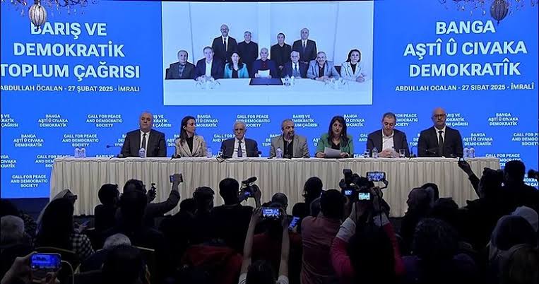 Abdullah Öcalan’dan Tarihi Çağrı: PKK Silah Bırakıp Kendini Feshetmeli!