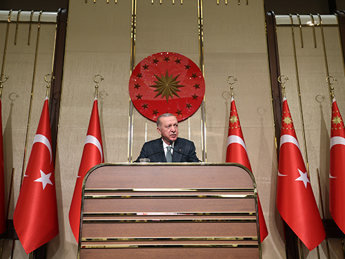 Cumhurbaşkanı Erdoğan: “Demokrasimize Yönelik Saldırıları Meşru Zeminde Kalarak Bertaraf Edeceğiz”