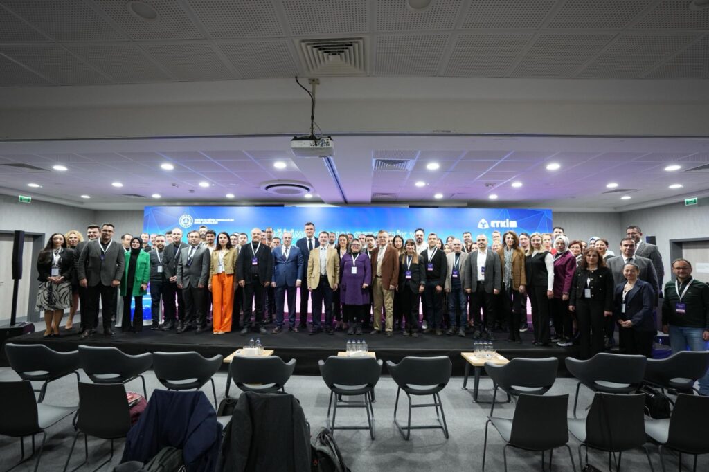 Eğitimde Sanal Gerçeklik ve İnovasyon Konferansı: VR Teknolojilerinin Etkili Kullanımı İçin Adımlar Atıldı