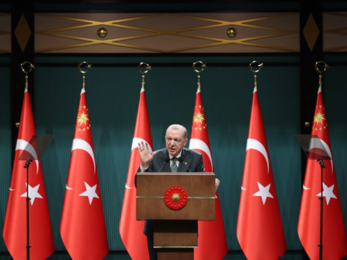 Erdoğan: “Yeniden şekillenen küresel sistemde Türkiye hak ettiği yeri mutlaka alacaktır”