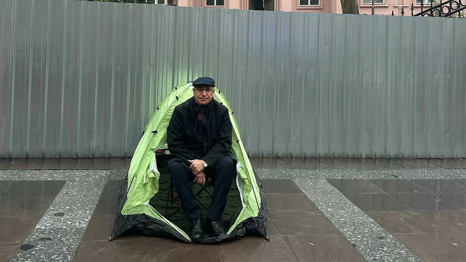 CHP’li Mahmut Tanal’dan Adalet Bakanlığı Önünde ‘Özgürlük ve Adalet’ Nöbeti!