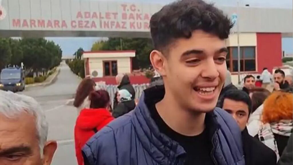 Berkay Gezgin ve 102 Üniversite Öğrencisi Tahliye Edildi! Ekrem İmamoğlu’nun “Her Şey Çok Güzel Olacak” Sloganı Sahiplerini Buldu!