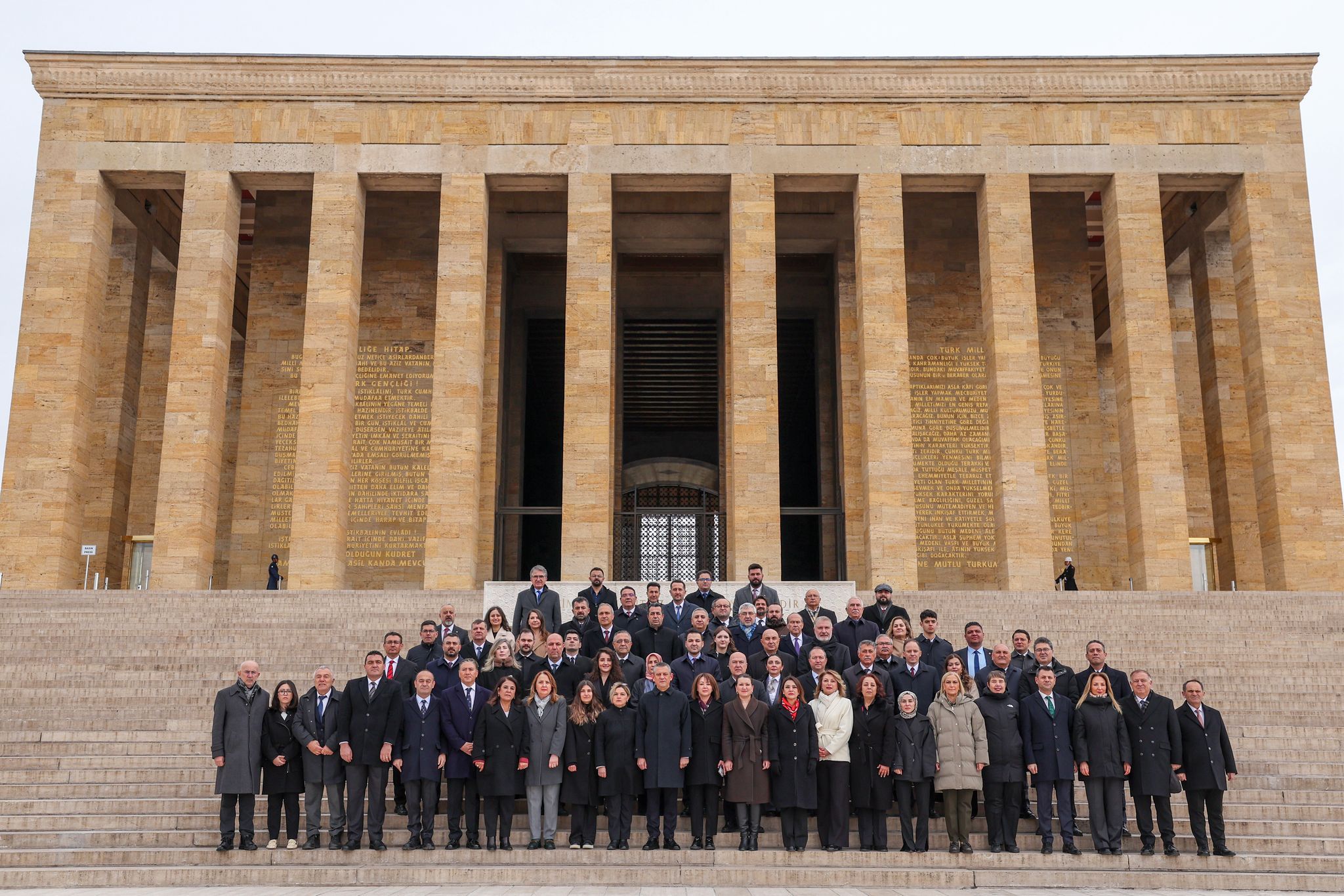 CHP Genel Başkanı Özgür Özel ve Heyeti Anıtkabir’i Ziyaret Etti