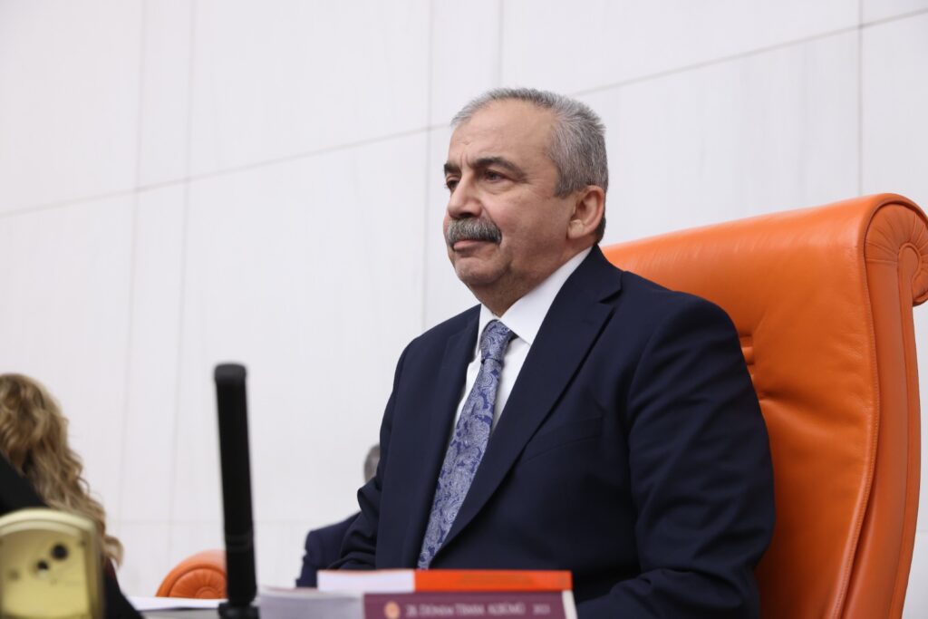 Sırrı Süreyya Önder’in Yoğun Bakımdaki Tedavisi Sürüyor: “Genel Durumu İyiye Gidiyor”