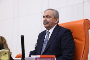 Sırrı Süreyya Önder’in Yoğun Bakımdaki Tedavisi Sürüyor: “Genel Durumu İyiye Gidiyor”