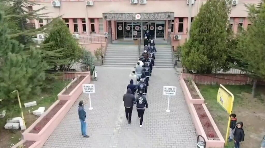 İçişleri Bakanı Ali Yerlikaya’dan Büyük Siber Suç Operasyonu: 237 Şüpheli Yakalandı!