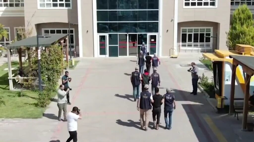 İçişleri Bakanı Yerlikaya Duyurdu: 49 İlde DEAŞ Operasyonu! 210 Şüpheli Gözaltında