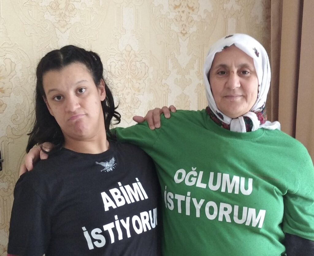 Adalet Nöbetindeki Anne: Sevinç Çakır 9 Yıldır Hukuksuzluklara Karşı Mücadele Ediyor