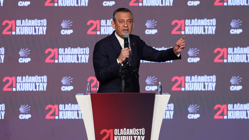 CHP Kurultayı’nda Özel’den Sert Çıkış: “Cuntaya Karşı Milletin İradesiyle Mücadele Edeceğiz!”