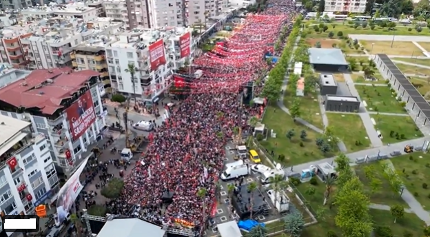 Özgür Özel: “Ahlaki ve Psikolojik Üstünlük Bu Meydanda!”