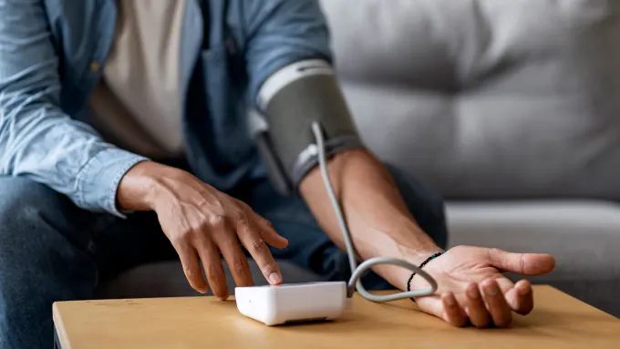 Yeni Araştırma: Tansiyonunuzu Kontrol Altında Tutmak, Bunama, Felç ve Depresyon Riskini Azaltabilir