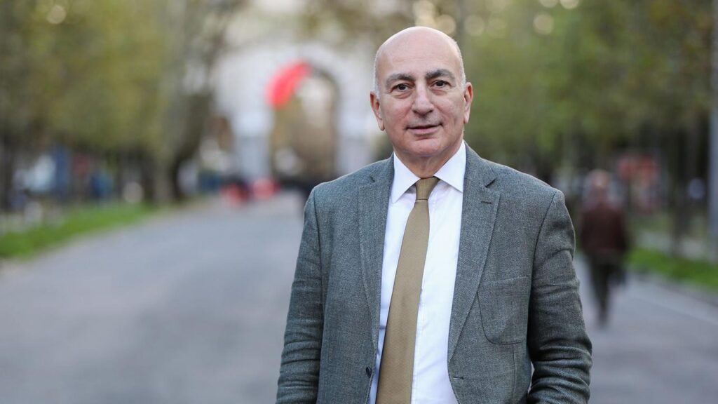 Mahfi Eğilmez’den 2025 İçin Kritik Uyarı: Dolar Yüzde 22, Euro Yüzde 40 Arttı — “Ekonomide İki İllüzyon Aynı Anda İşliyor”