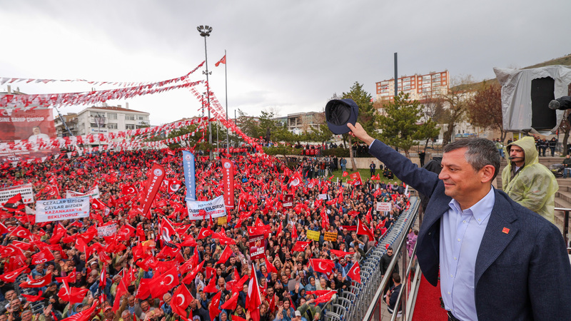 CHP Lideri Özel’den Yozgat’ta İktidara Sert Mesajlar: “Millet İradesine Darbe Girişimine İzin Vermeyeceğiz!”