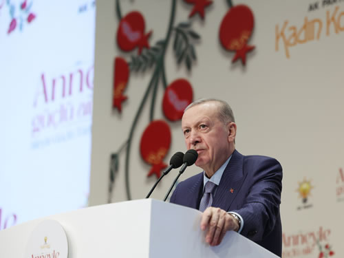Cumhurbaşkanı Erdoğan: “Toplumun temeli ailedir, ailenin temeli ise annedir”