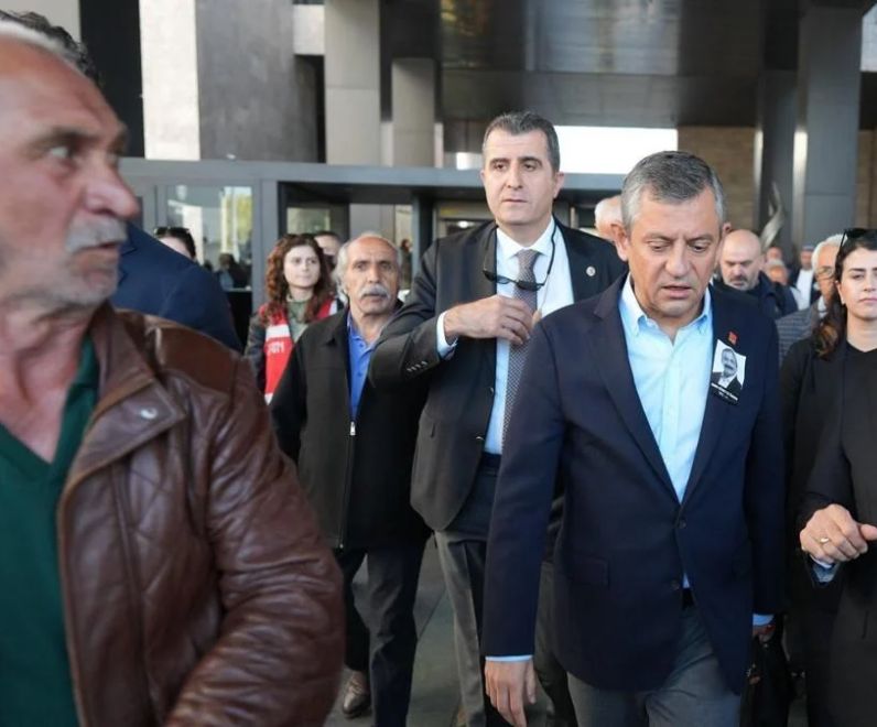 CHP Genel Merkezi’ne Duygusal Telefon: “Balkondan Atlayarak Kurtuldum, Çok Üzgünüm”