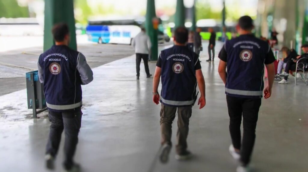 İçişleri Bakanı Ali Yerlikaya: Türkiye Genelinde Göçmen Kaçakçılığına Geçit Yok! 547 Düzensiz Göçmen Yakalandı