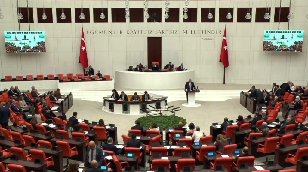 Doç. Dr. Necmettin Çalışkan’dan TBMM’de Çarpıcı Konuşma: “Yasal Sendika Üyeliğinden On Binlerce Kişi İhraç Edildi!”