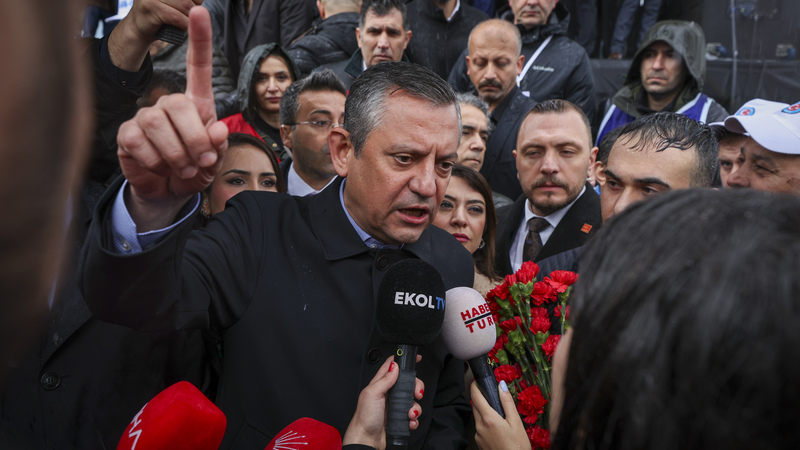 Özgür Özel’den Taksim ve Kanal İstanbul Mesajı: “Baskıcı Rejimin Elinden Taksim’i Geri Alacağız”