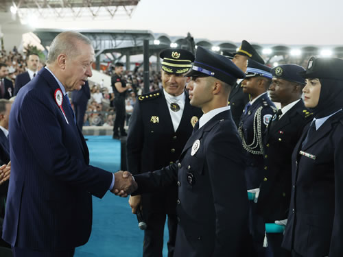 Cumhurbaşkanı Erdoğan’dan Mezuniyet Töreninde Net Mesaj: “Terörsüz Türkiye ile Acı ve Gözyaşı Bitecek”