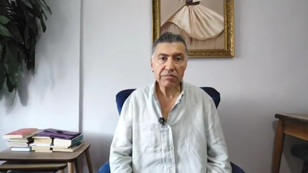 🎙️TRT Eski Spikeri Sırrı Er’den “Ayrımsız Adalet” Vurgusu: “Yaşanabilir Bir Ülke İçin Bize Kulak Verin”