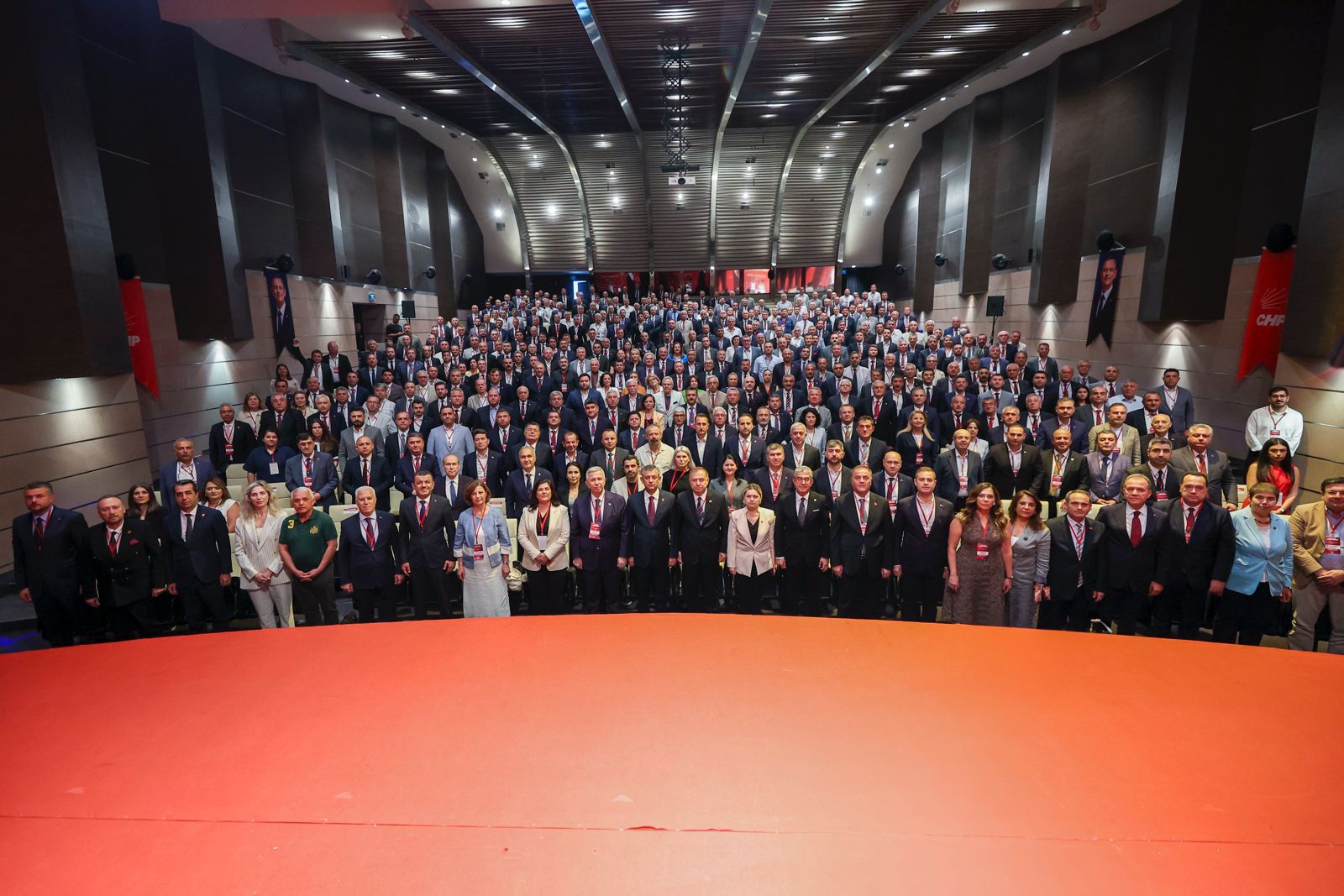 CHP’den Sert Tepki: “Saray Rejimi Seçme ve Seçilme Hakkına Darbe Yapmıştır!”