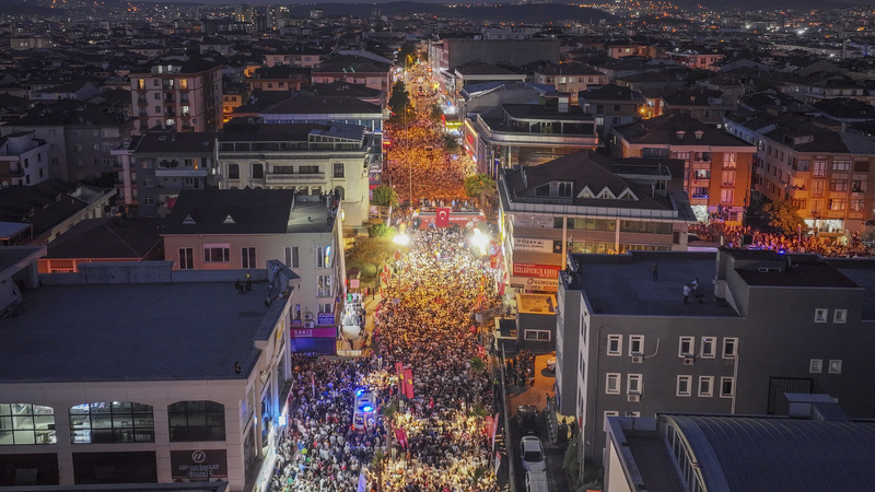CHP Genel Başkanı Özgür Özel Sancaktepe Mitinginde Erdoğan’a Sert Yüklendi: “Kenan Evren Bugün Yaşasa Erdoğan’a ‘Boynuz Kulağı Geçti’ Derdi”