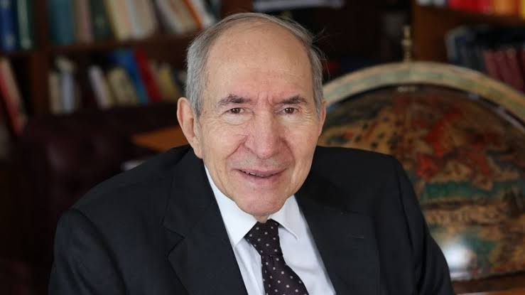 CHP Eski Genel Başkanı Altan Öymen Hayatını Kaybetti: Demokrasi ve Basın Özgürlüğünün Sarsılmaz Savunucusu