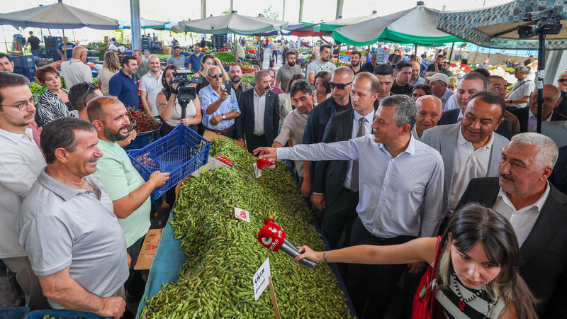 Özgür Özel: “Pazarda Fiyatlar Bir Yılda İki Katına Çıktı, Maaşlar Yerinde Sayıyor!”